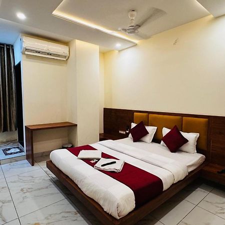 Hotel Prakasham Ujjain Eksteriør billede