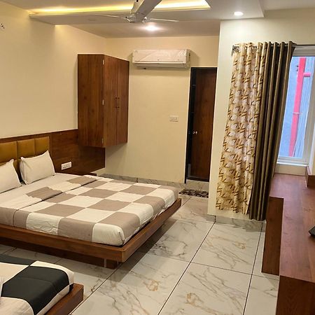 Hotel Prakasham Ujjain Eksteriør billede