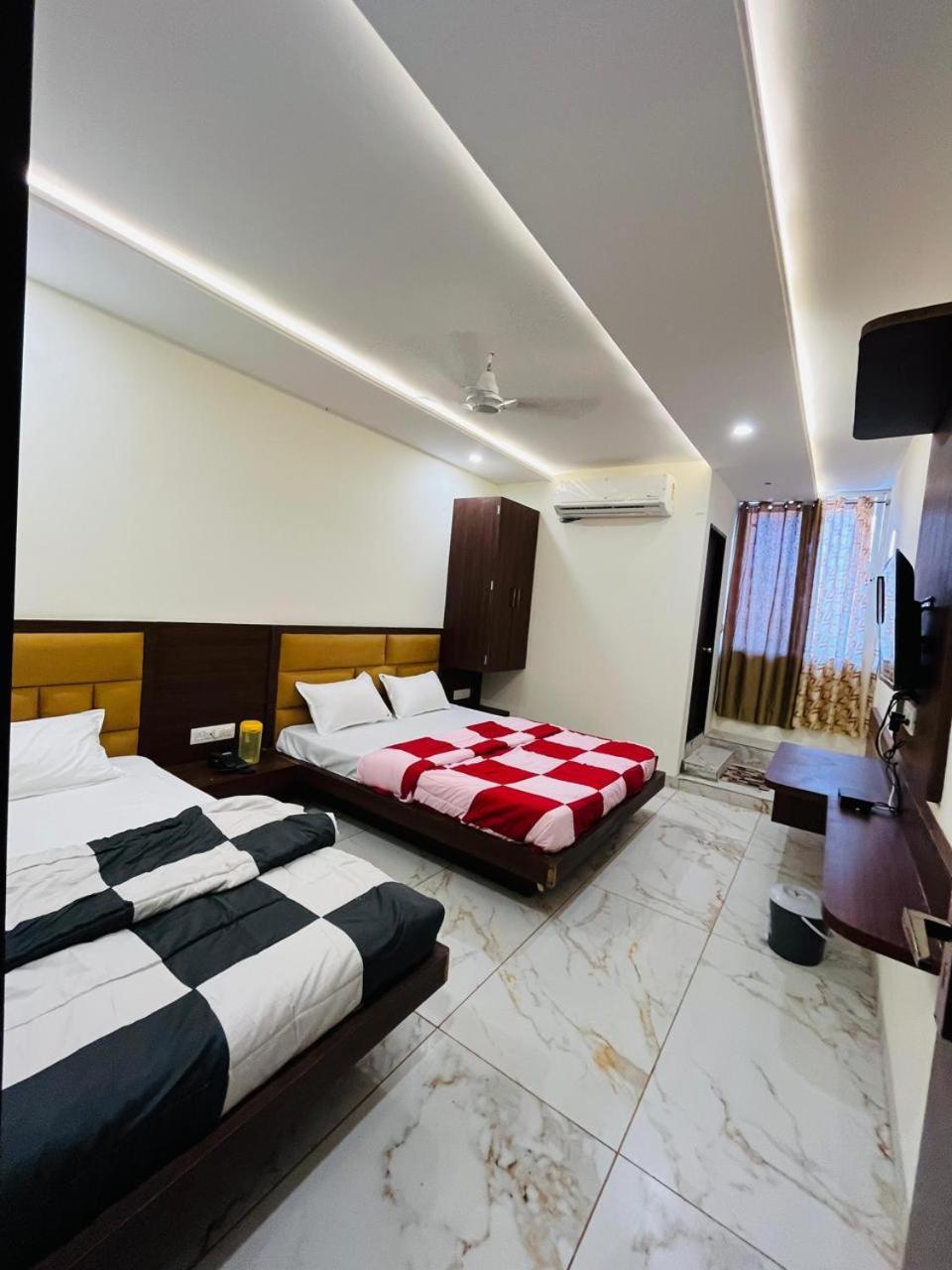 Hotel Prakasham Ujjain Eksteriør billede