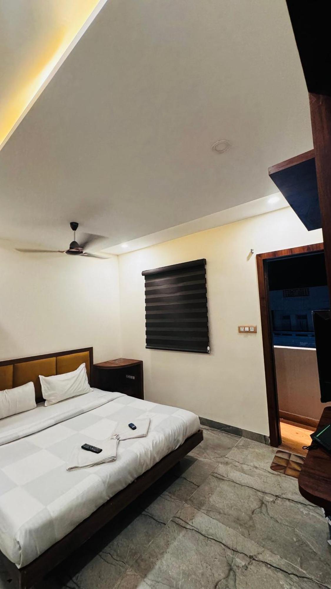 Hotel Prakasham Ujjain Eksteriør billede