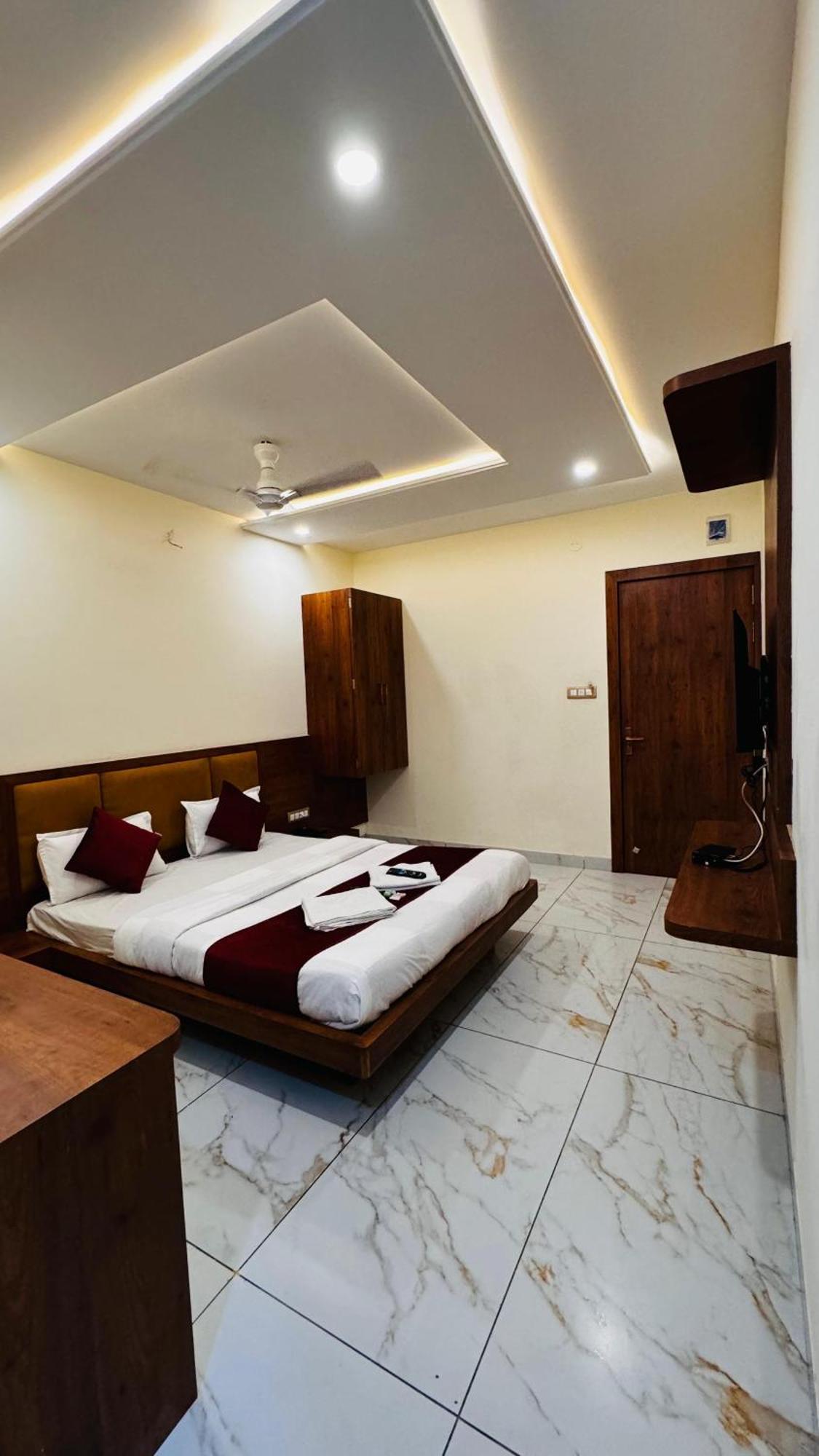 Hotel Prakasham Ujjain Eksteriør billede