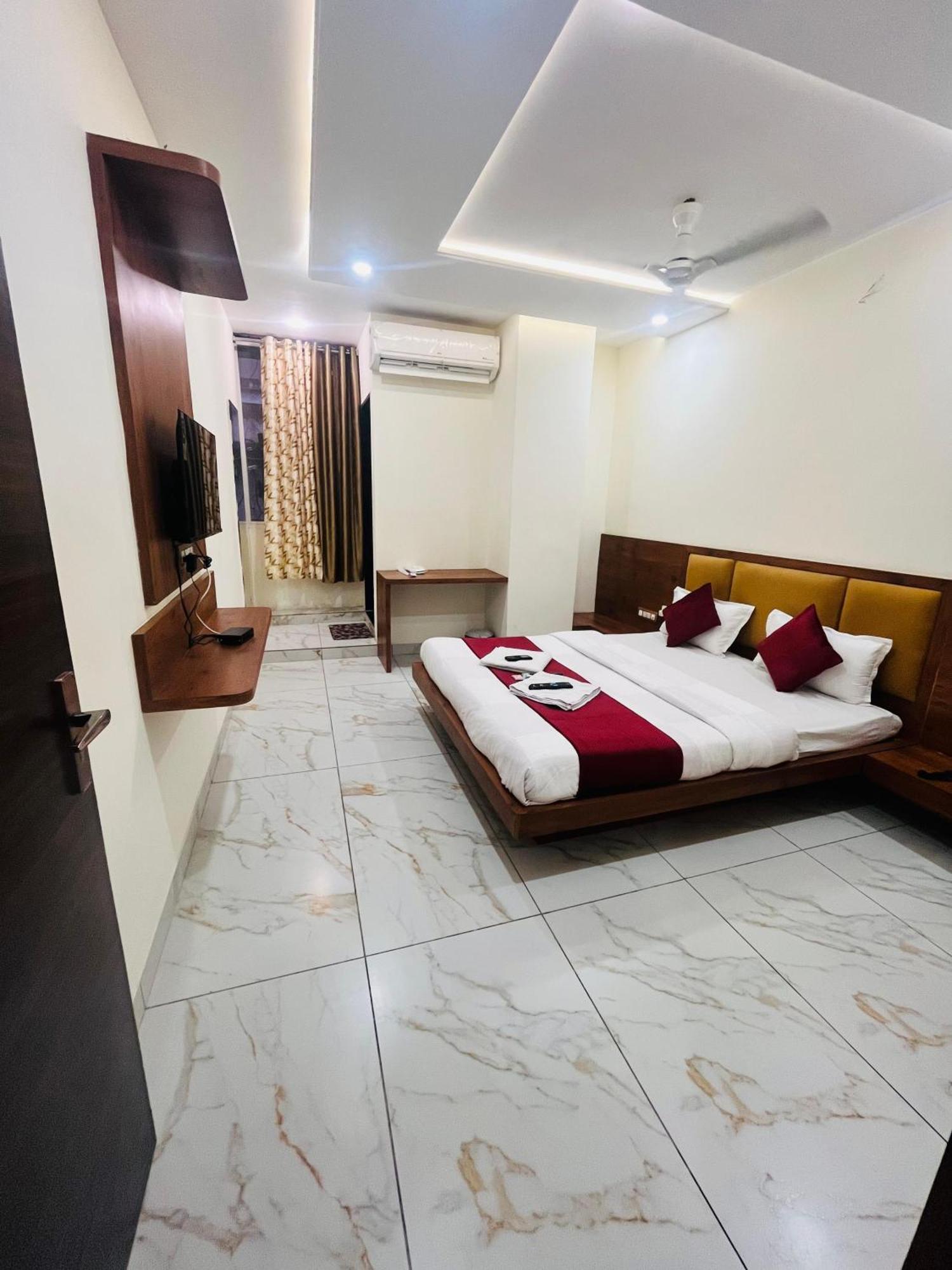 Hotel Prakasham Ujjain Eksteriør billede