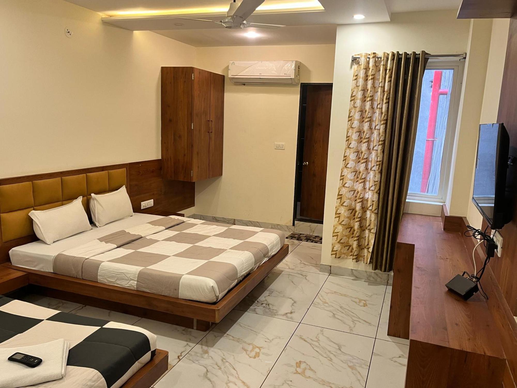 Hotel Prakasham Ujjain Eksteriør billede