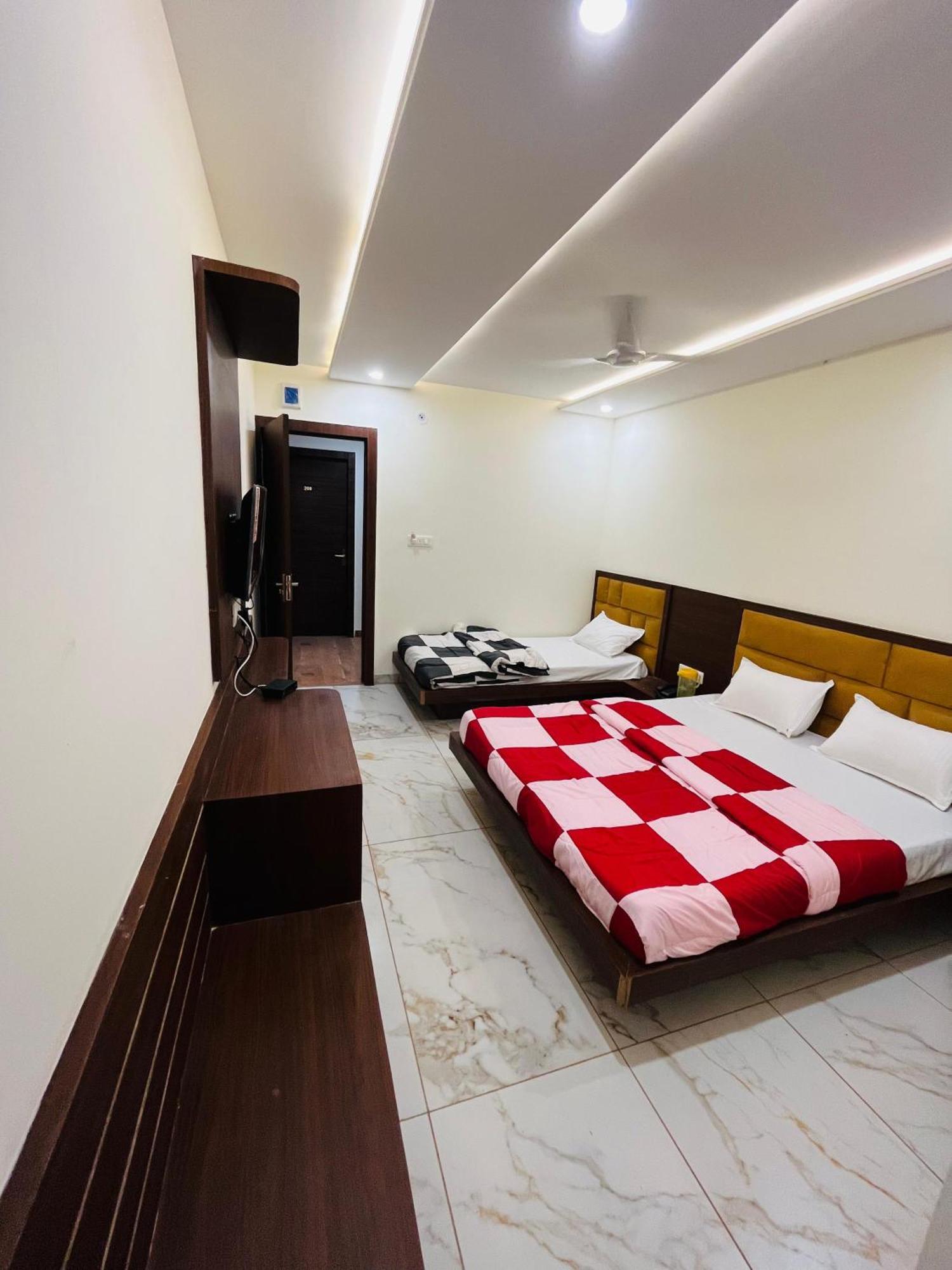 Hotel Prakasham Ujjain Eksteriør billede