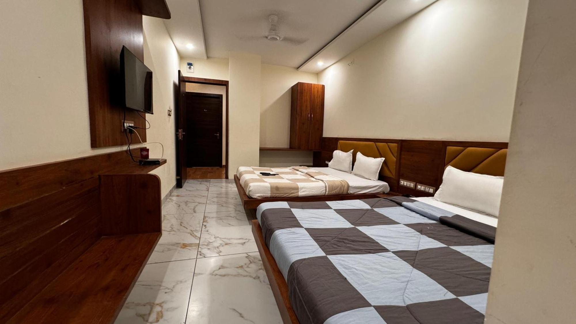 Hotel Prakasham Ujjain Eksteriør billede