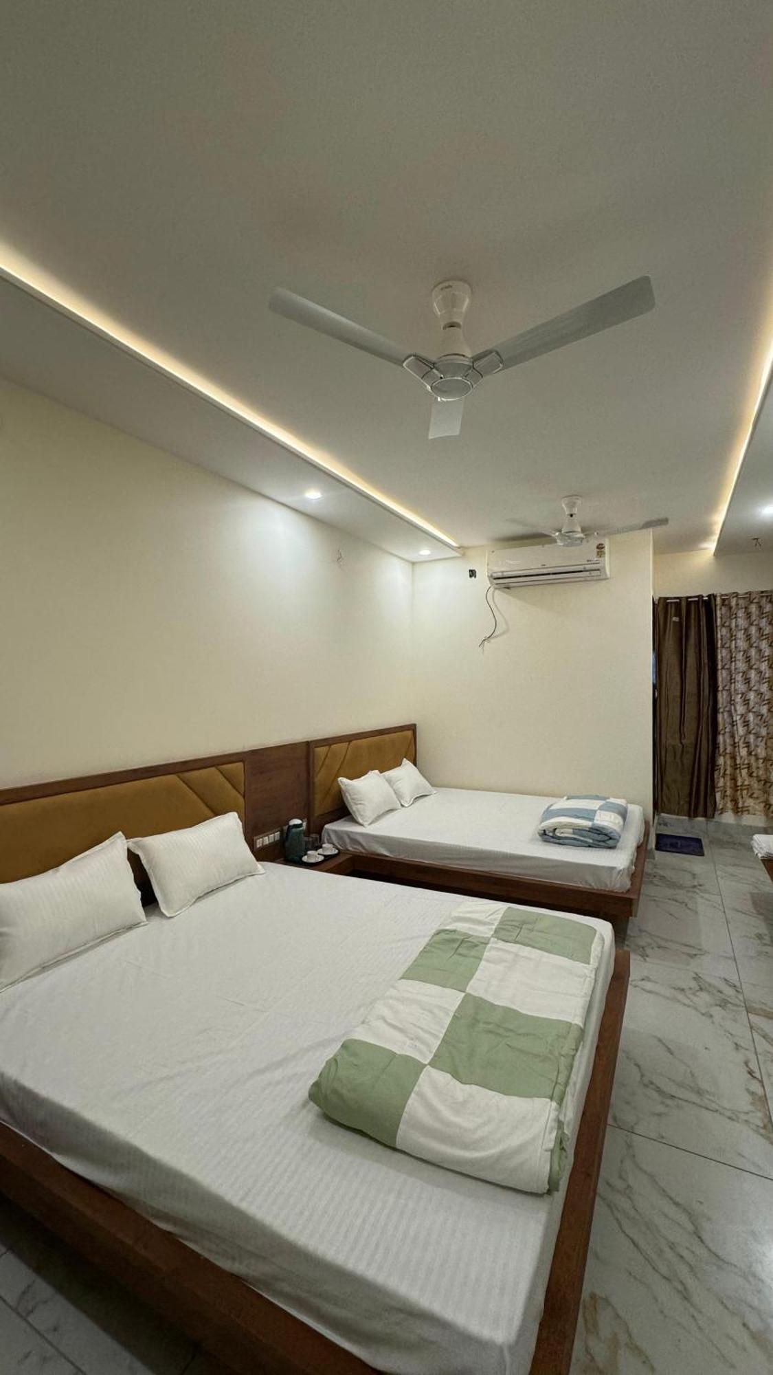 Hotel Prakasham Ujjain Eksteriør billede