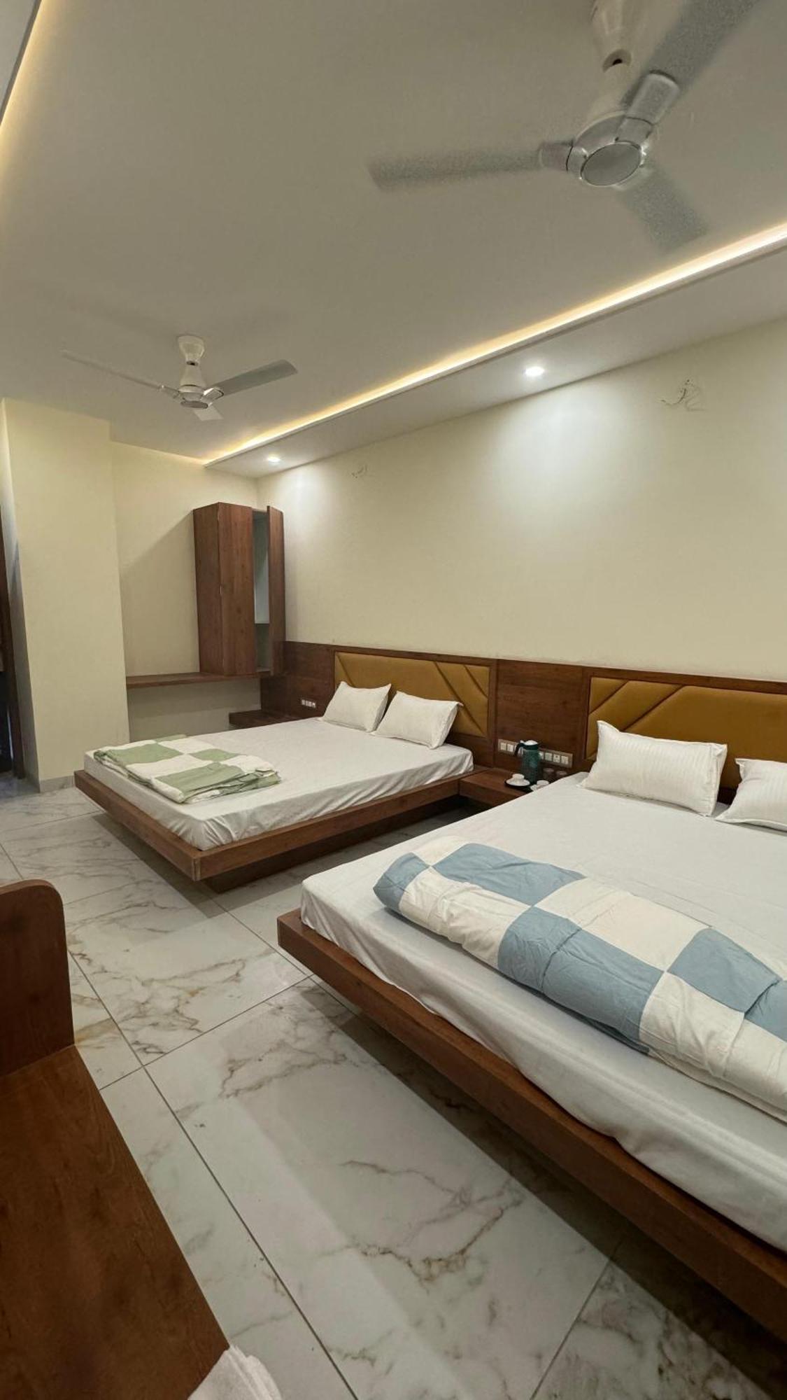 Hotel Prakasham Ujjain Eksteriør billede