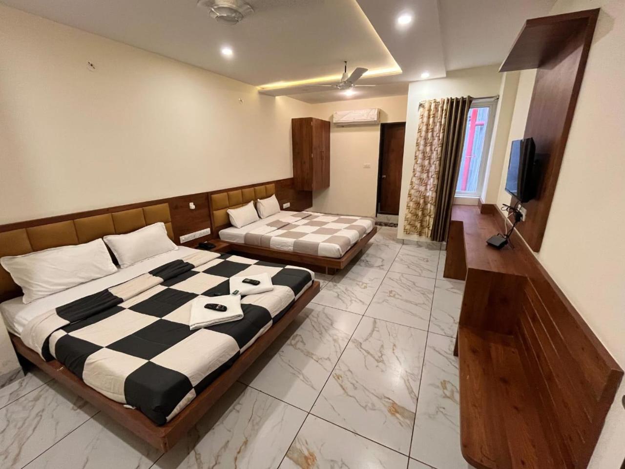 Hotel Prakasham Ujjain Eksteriør billede