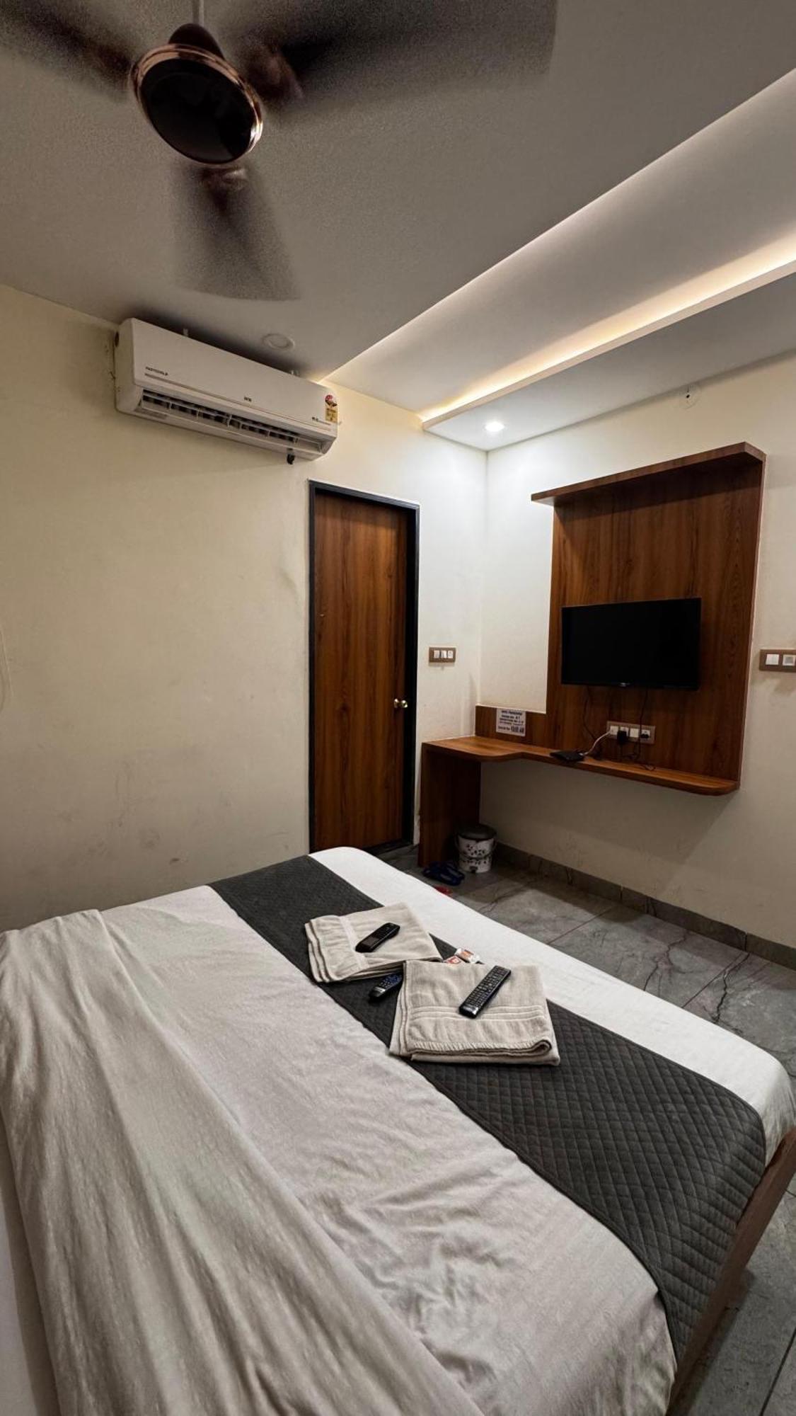 Hotel Prakasham Ujjain Eksteriør billede